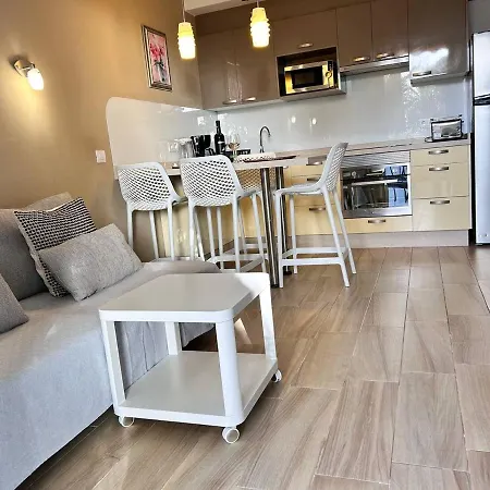 Ξενοδοχείο Virginia *